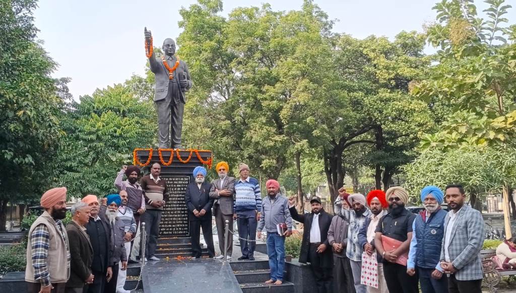 ਪ੍ਰੋਗਰੈਸਿਵ ਵੈਲਫੇਅਰ ਐਸੋਸੀਏਸ਼ਨ  ਨੇ ਮਹਾਂਪਰਿਨਿਰਵਾਣ ਦਿਵਸ ਤੇ ਬਾਬਾ ਸਾਹਿਬ ਡਾ ਅੰਬੇਡਕਰ ਨੂੰ ਸ਼ਰਧਾਂਜਲੀ ਦੇ ਕੇ ਕੀਤਾ ਨਮਨ  